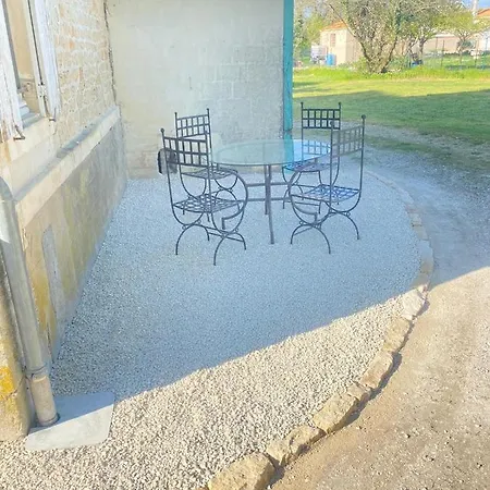 Prázdninový dům La Montgrande, 2 Bed Gite,